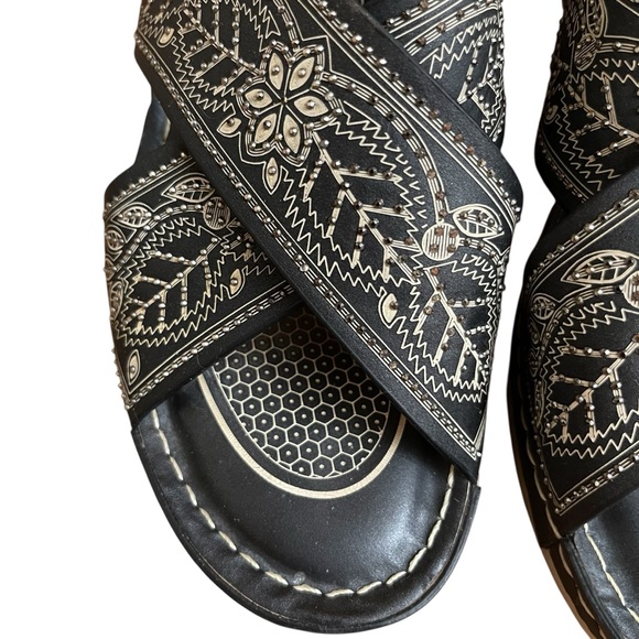 Atalina Wedge Black Sandals with Cross-Over Straps - Picture 5 of 7